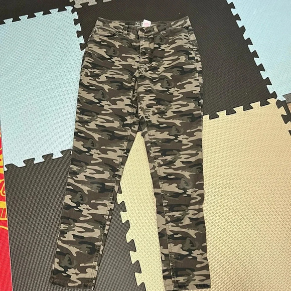 No Boundaries (NO BO) Juniors High Rise Skinny Camo Size 11 (28 inseam) - Picture 1 of 3